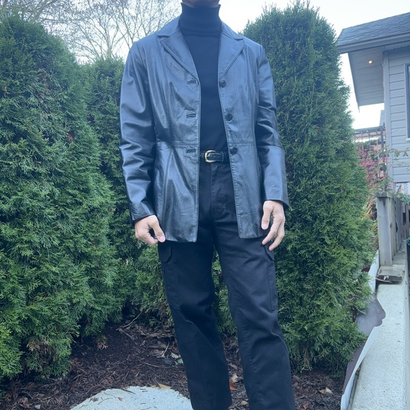 Simple Black leather jacket - Picture 2 of 6